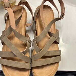 Elegant Tan Strappy Sandals